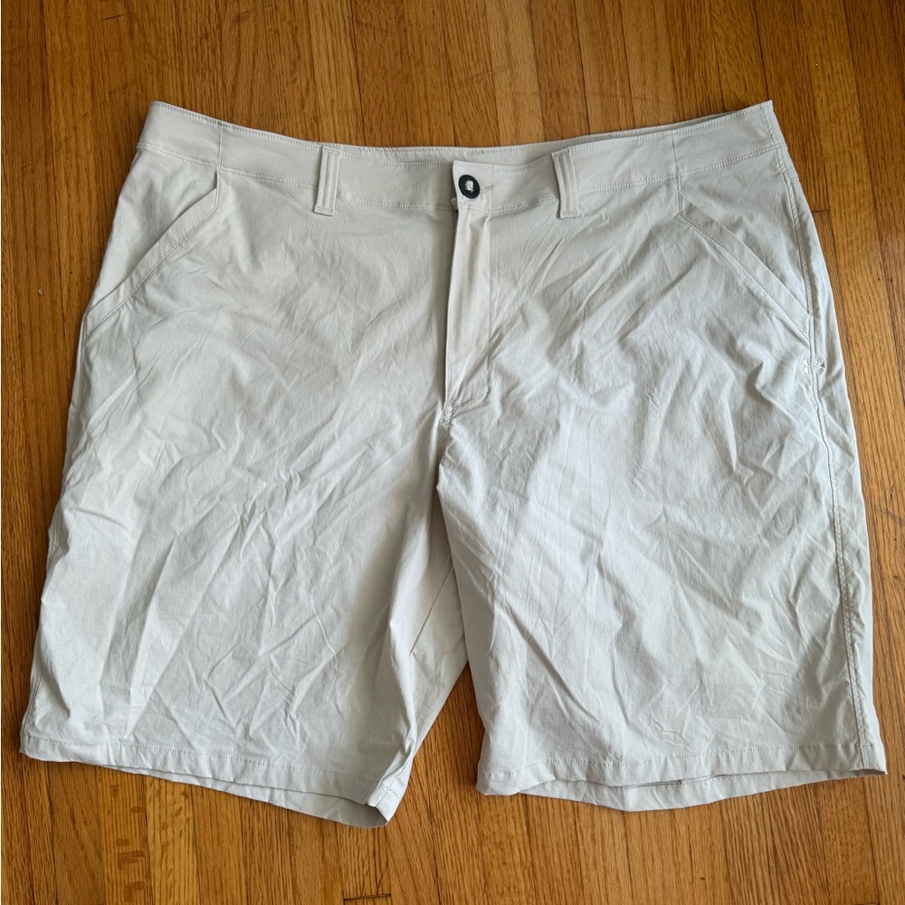 Under Armour performance Loose Heatgear shorts 42